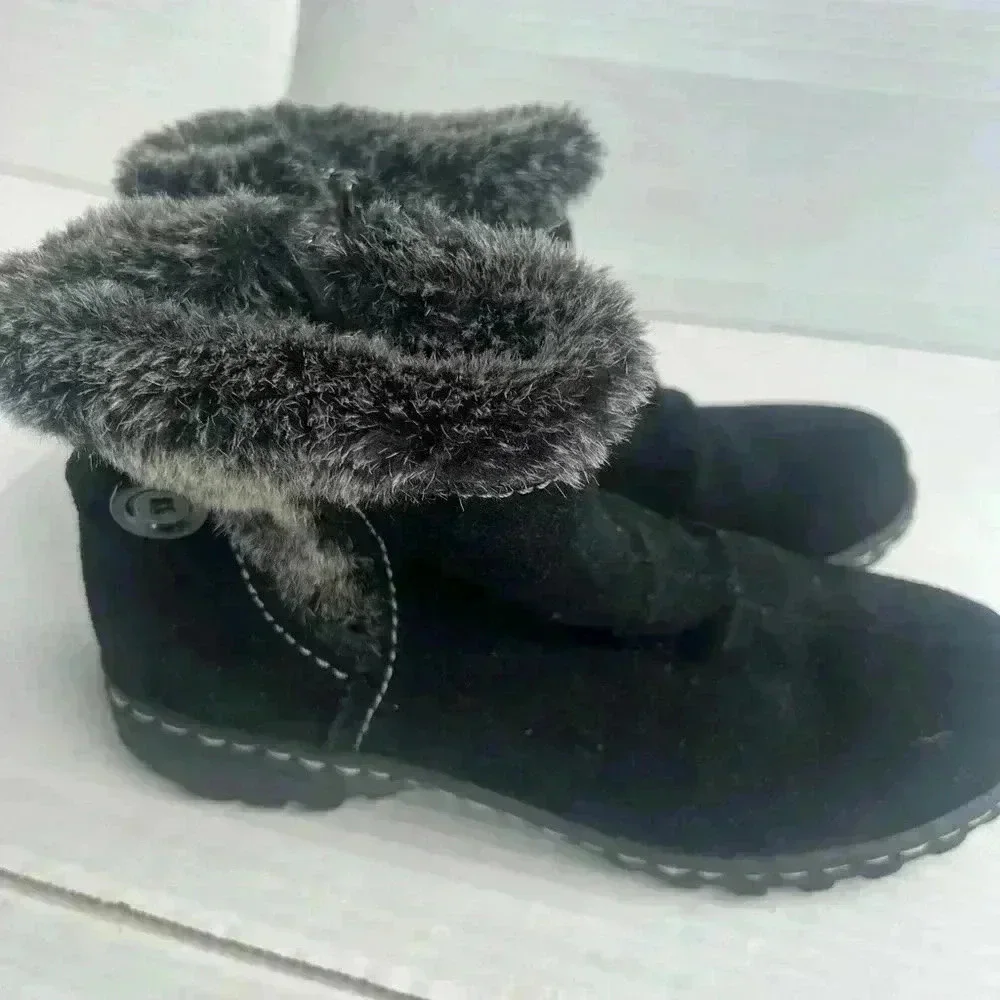 Khombu Lindsey Ladies' All Weather Black Suede Top Faux Fur Boots Size 7m
